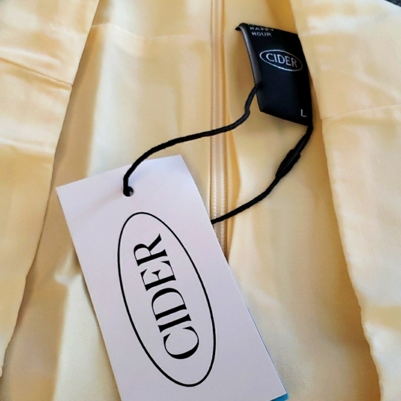 Cider Beige Slit Mini Skort Size Large - Picture 8 of 11